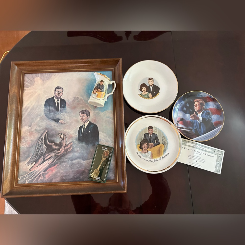**President and Mrs John F Kennedy vintage collectors lot**
